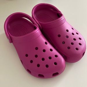 Women’s fuchsia crocs size 7